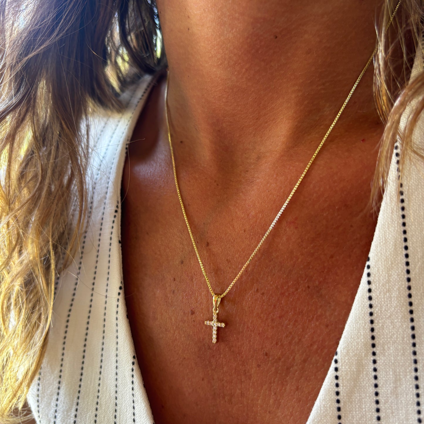 COLLAR CRUZ - BAÑADO EN ORO