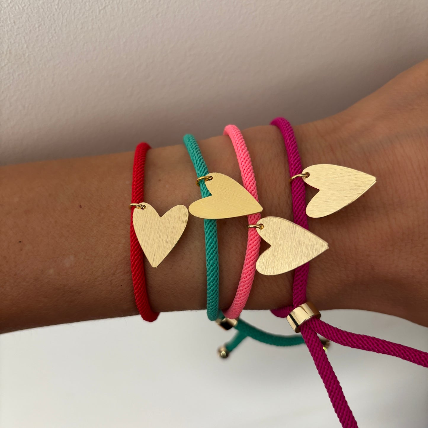 PULSERA COLORS HEART - BAÑADO EN ORO