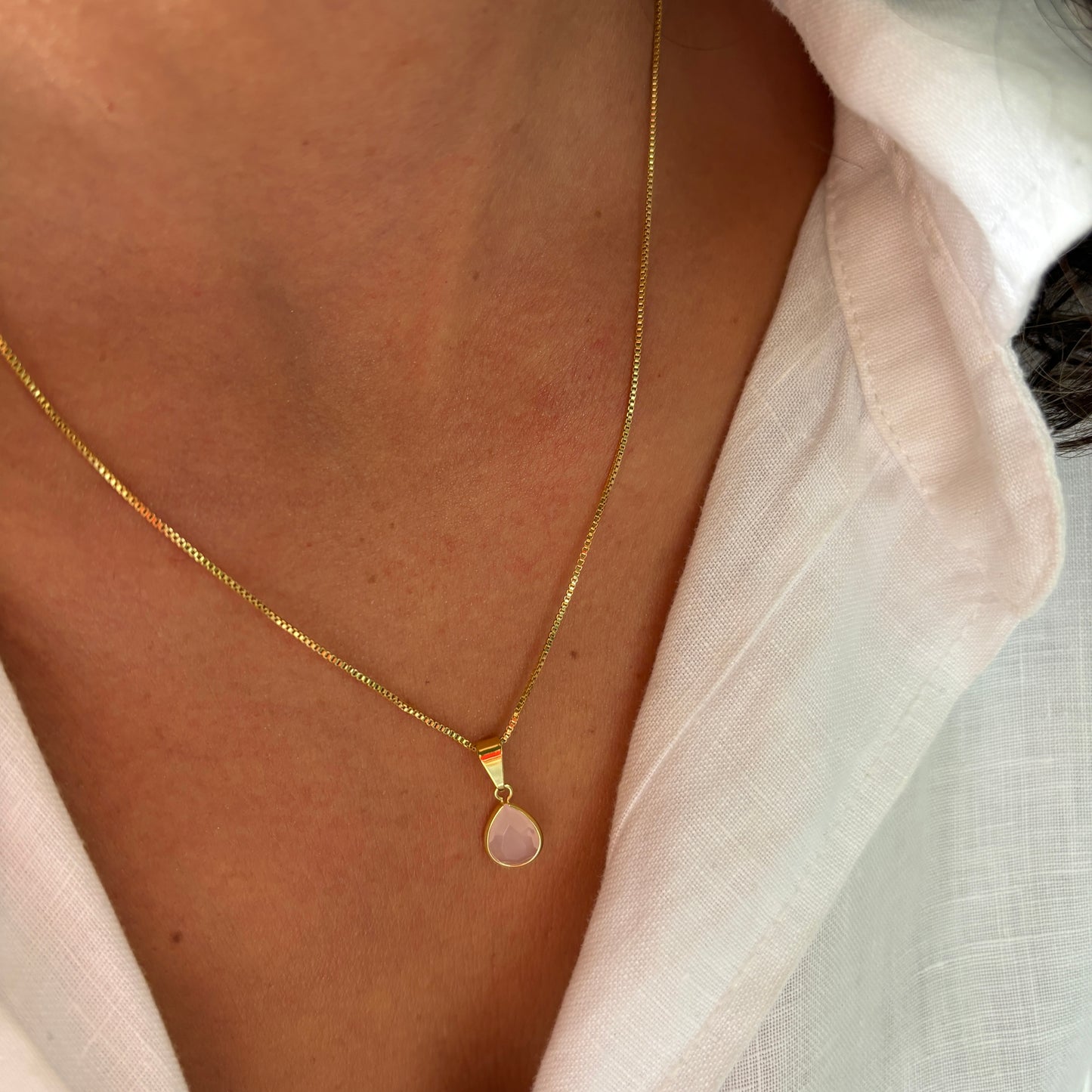 COLLAR DROP ROSADO- BAÑADO EN ORO