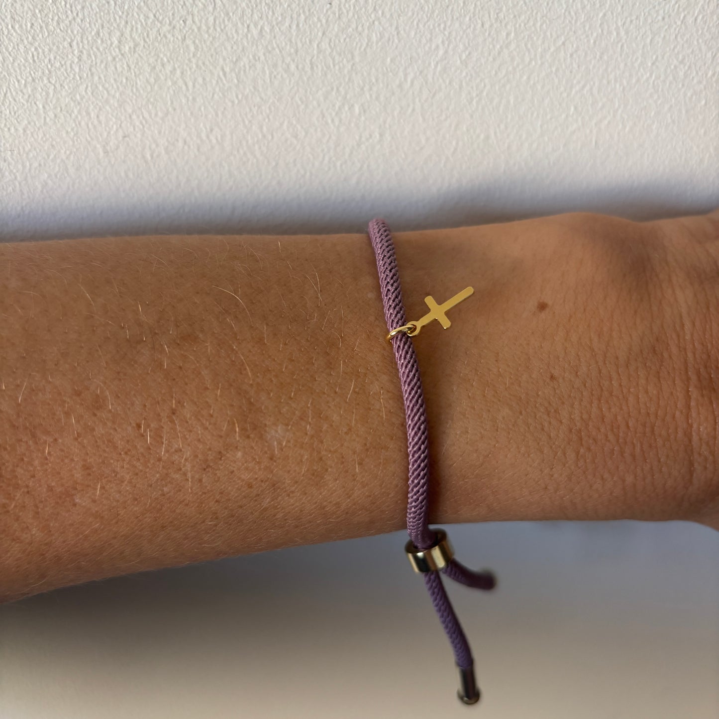 PULSERA COLORS CRUZ - BAÑADO EN ORO