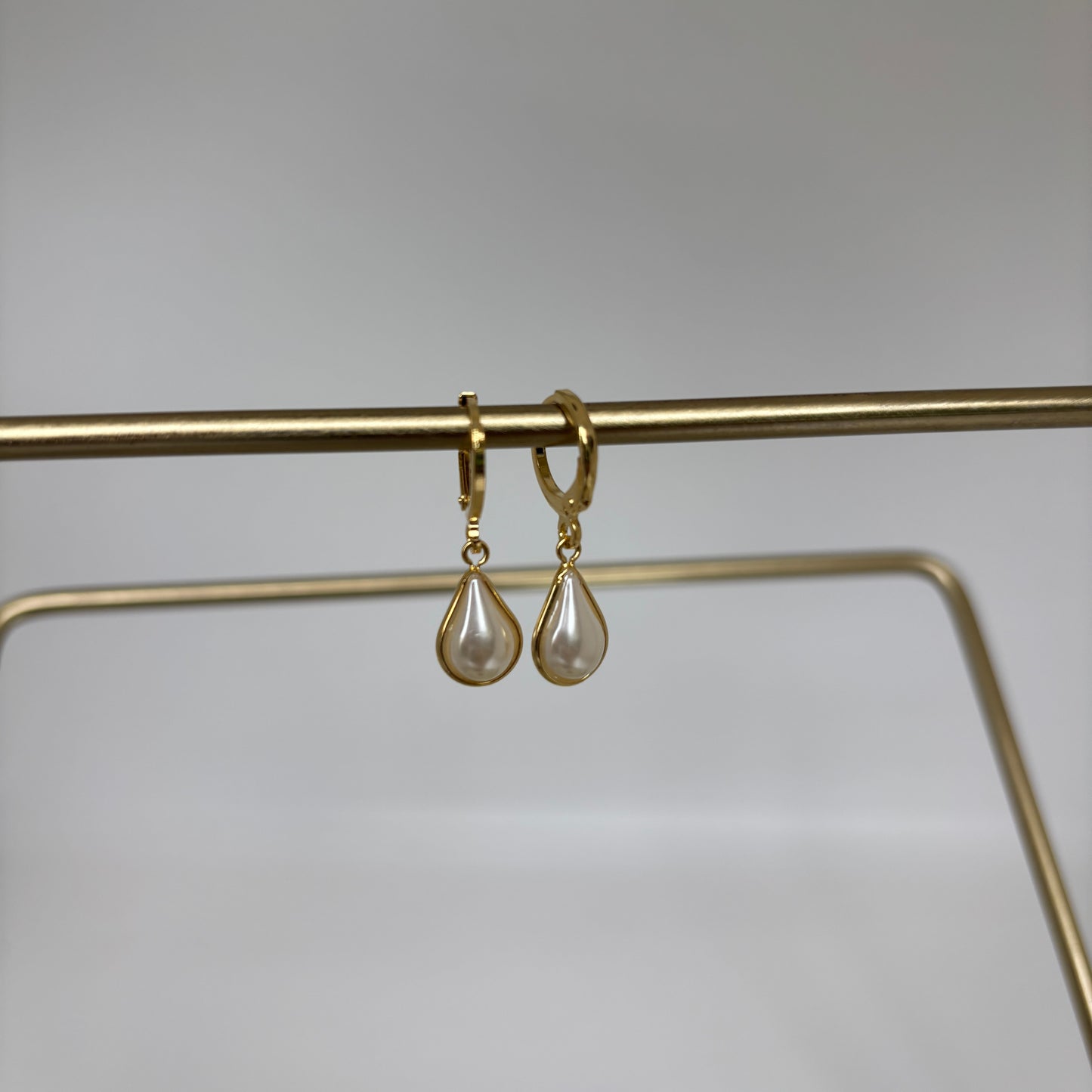 AROS DROP PERLA- BAÑADO EN ORO