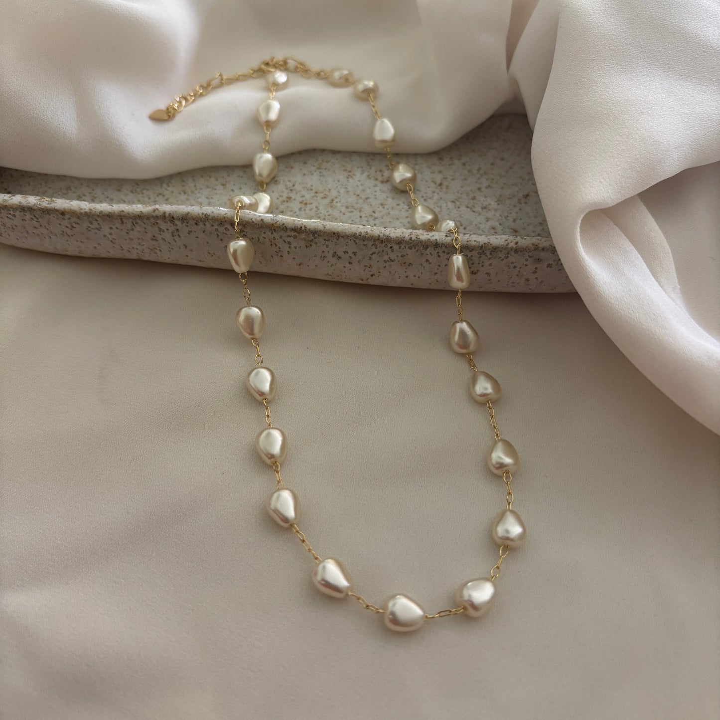 COLLAR PERLAS- BAÑADO EN ORO
