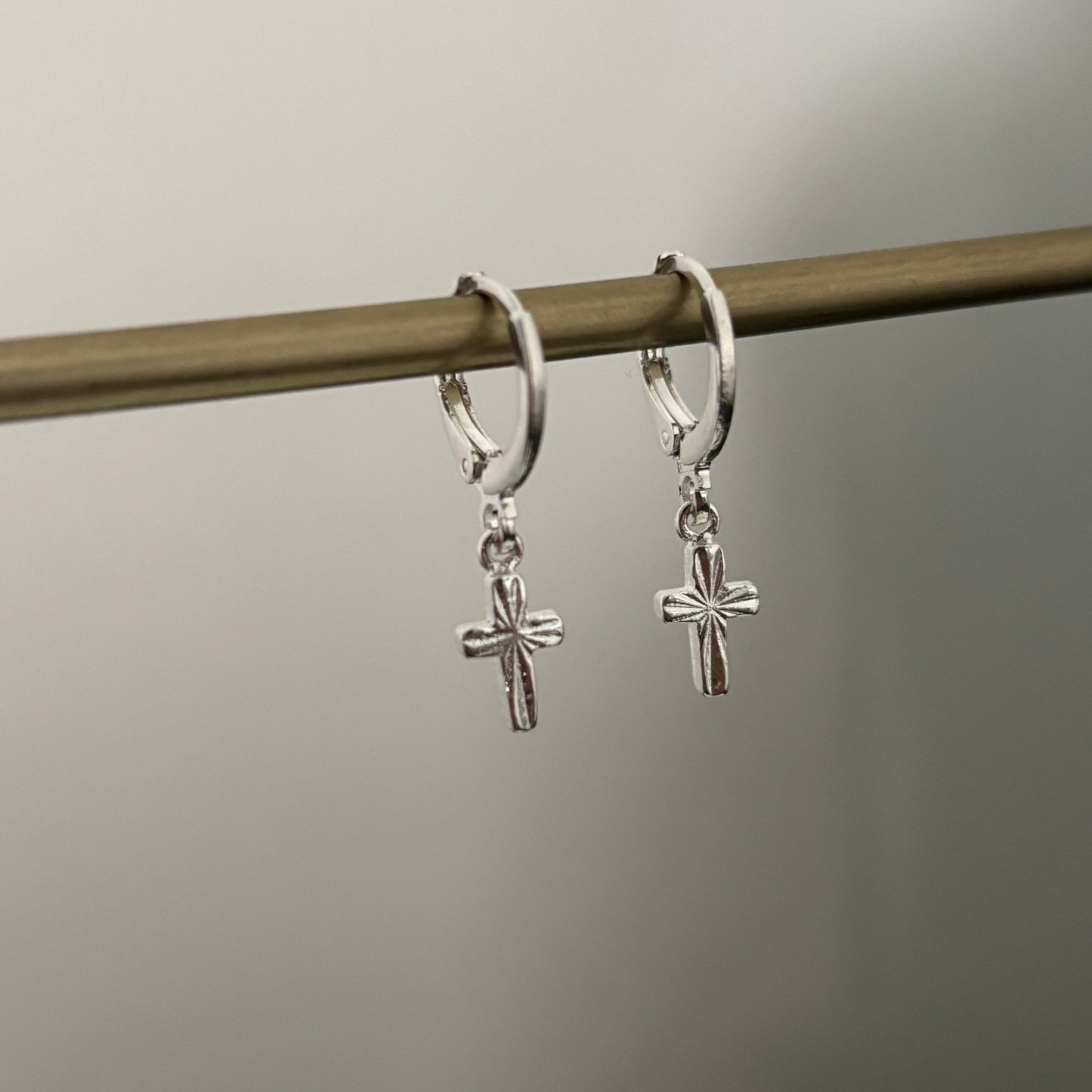 AROS ARGOLLA CRUZ- BAÑADO EN PLATA