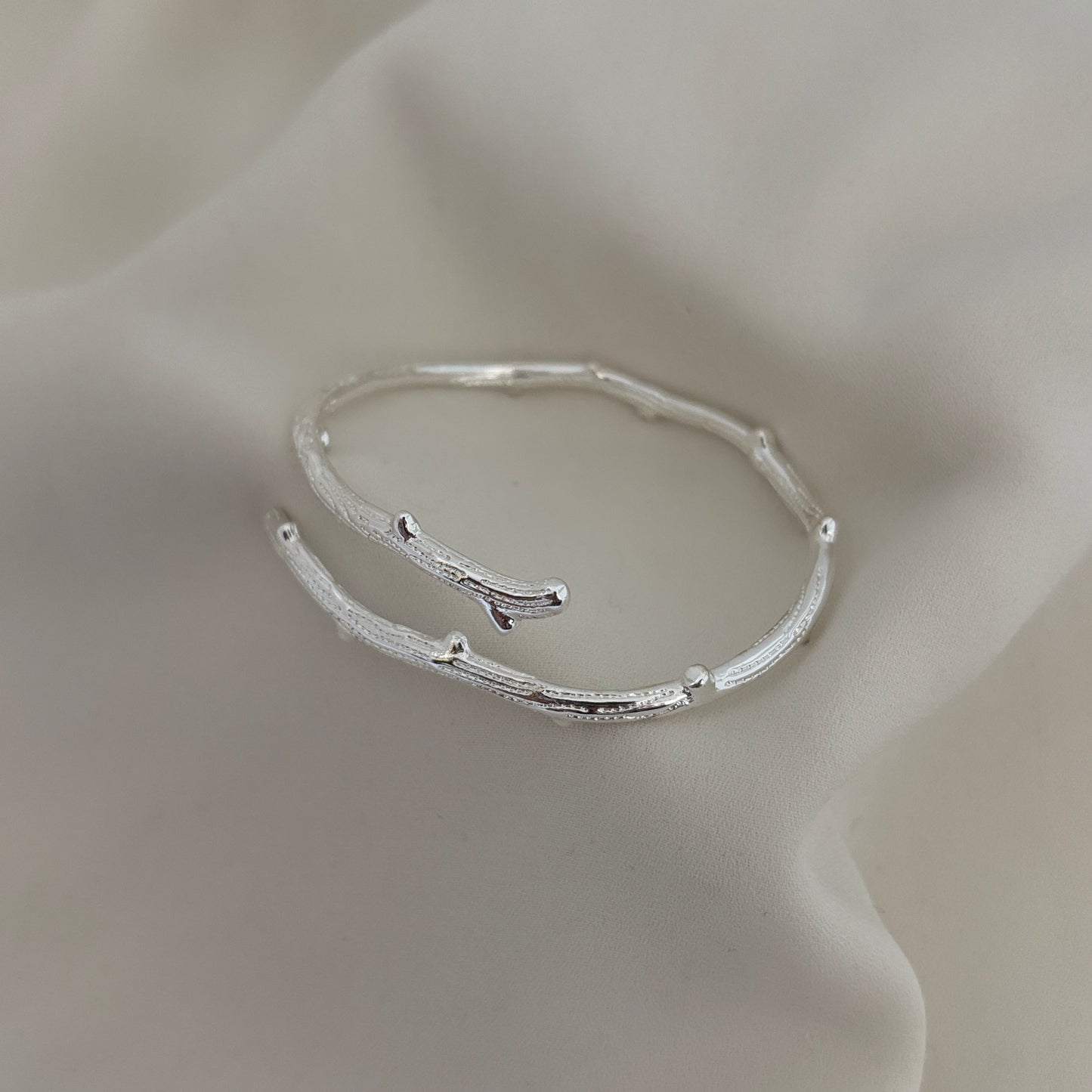 PULSERA ESCLAVA MAGNOLIA - BAÑADO EN PLATA