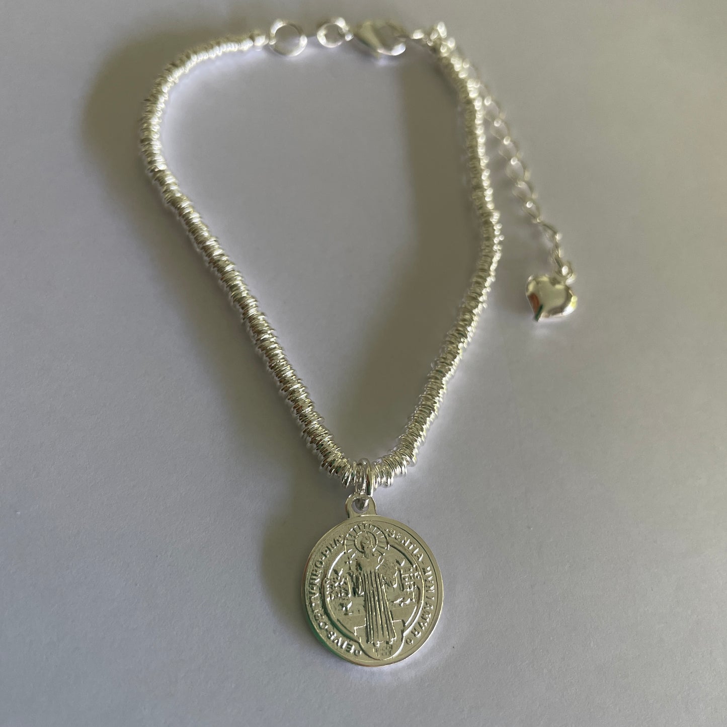PULSERA SAN BENITO - BAÑADO EN PLATA