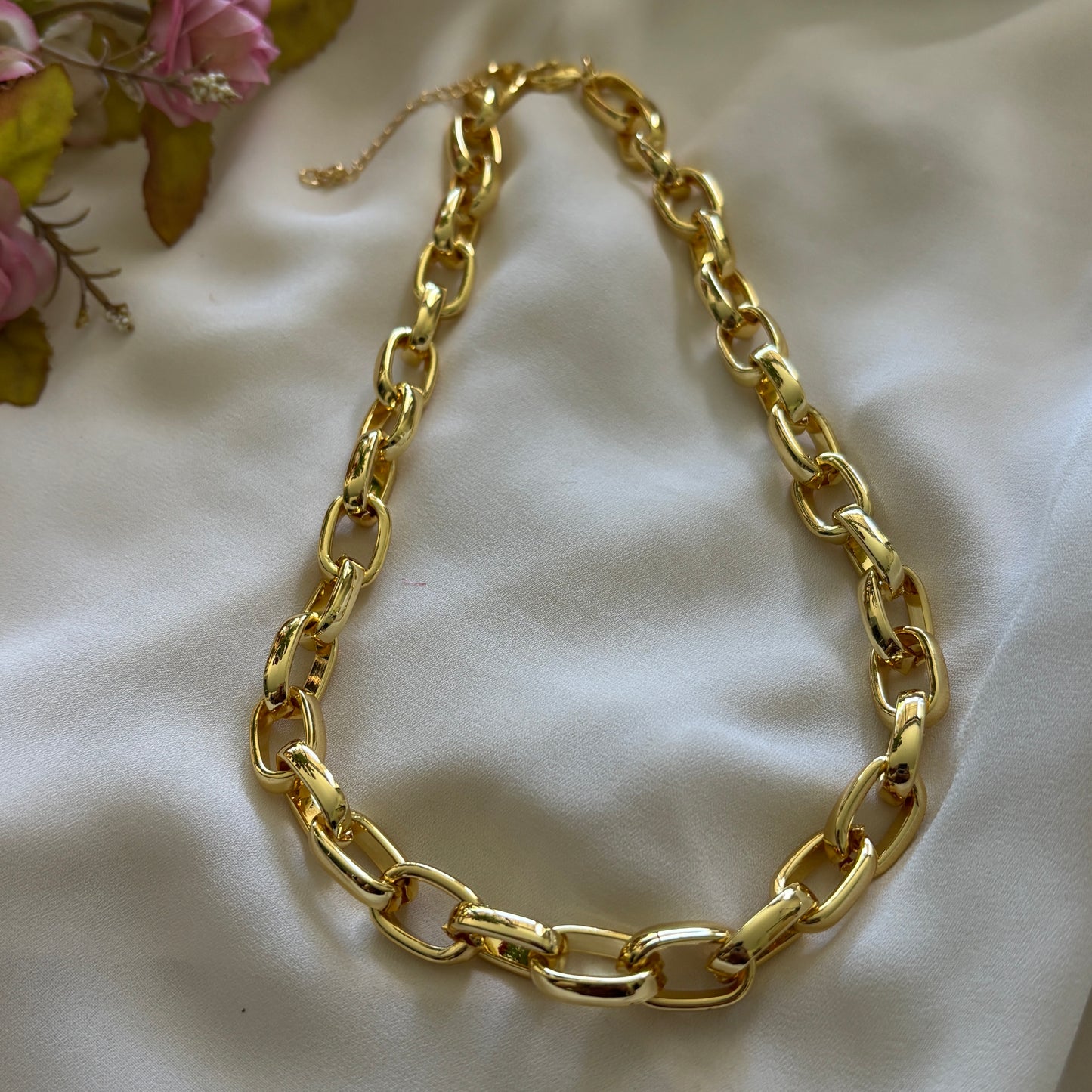 COLLAR CÉLINE - BAÑADO EN ORO