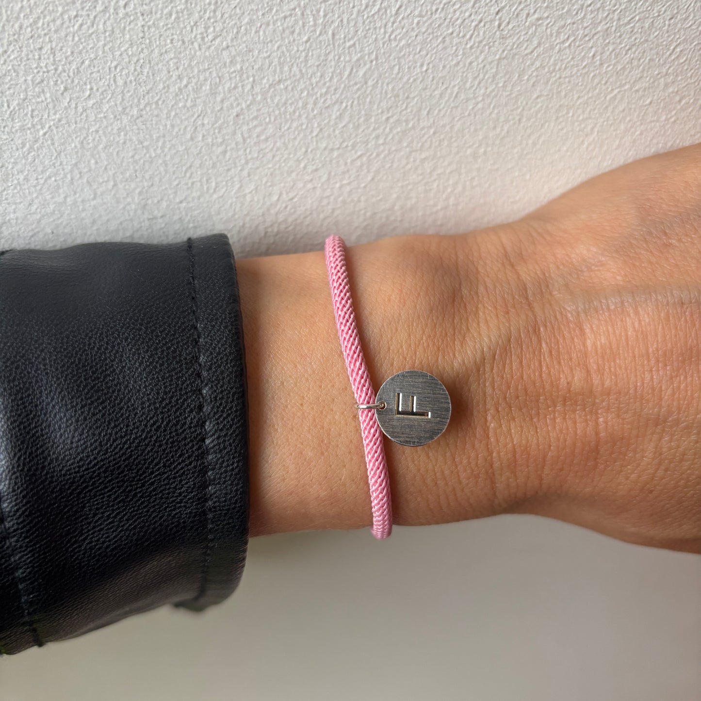 PULSERA COLORS LETRA - BAÑADO EN PLATA