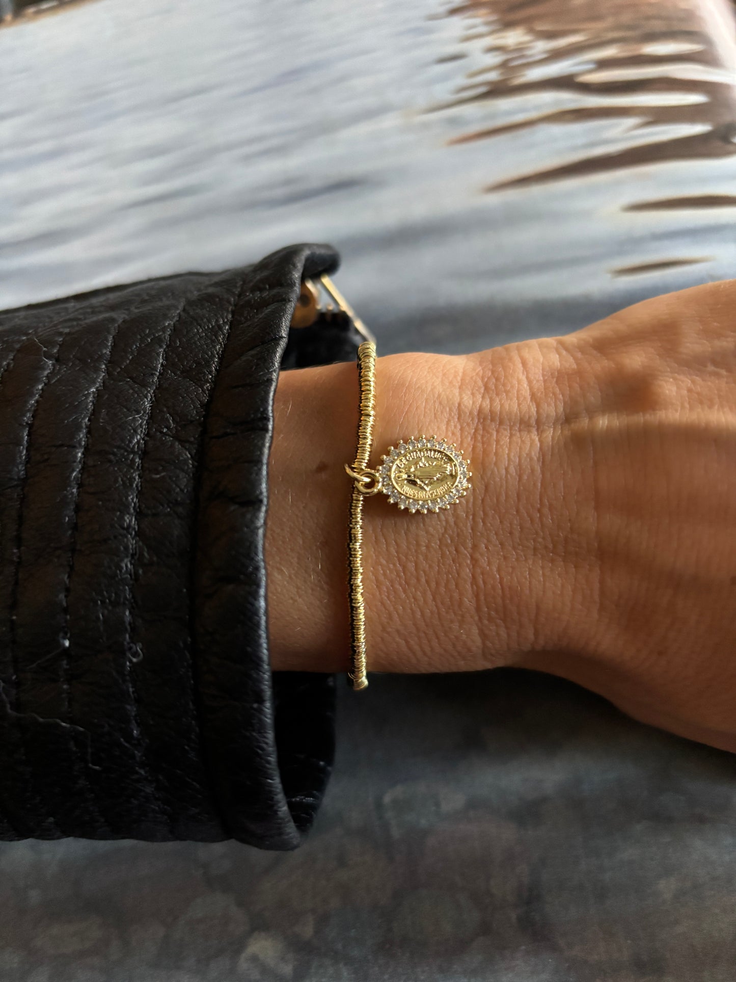 PULSERA VIRGEN DE LOS RAYOS CIRCONES  - BAÑADO EN ORO