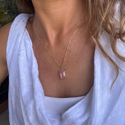 COLLAR ROSA - BAÑADO EN ORO