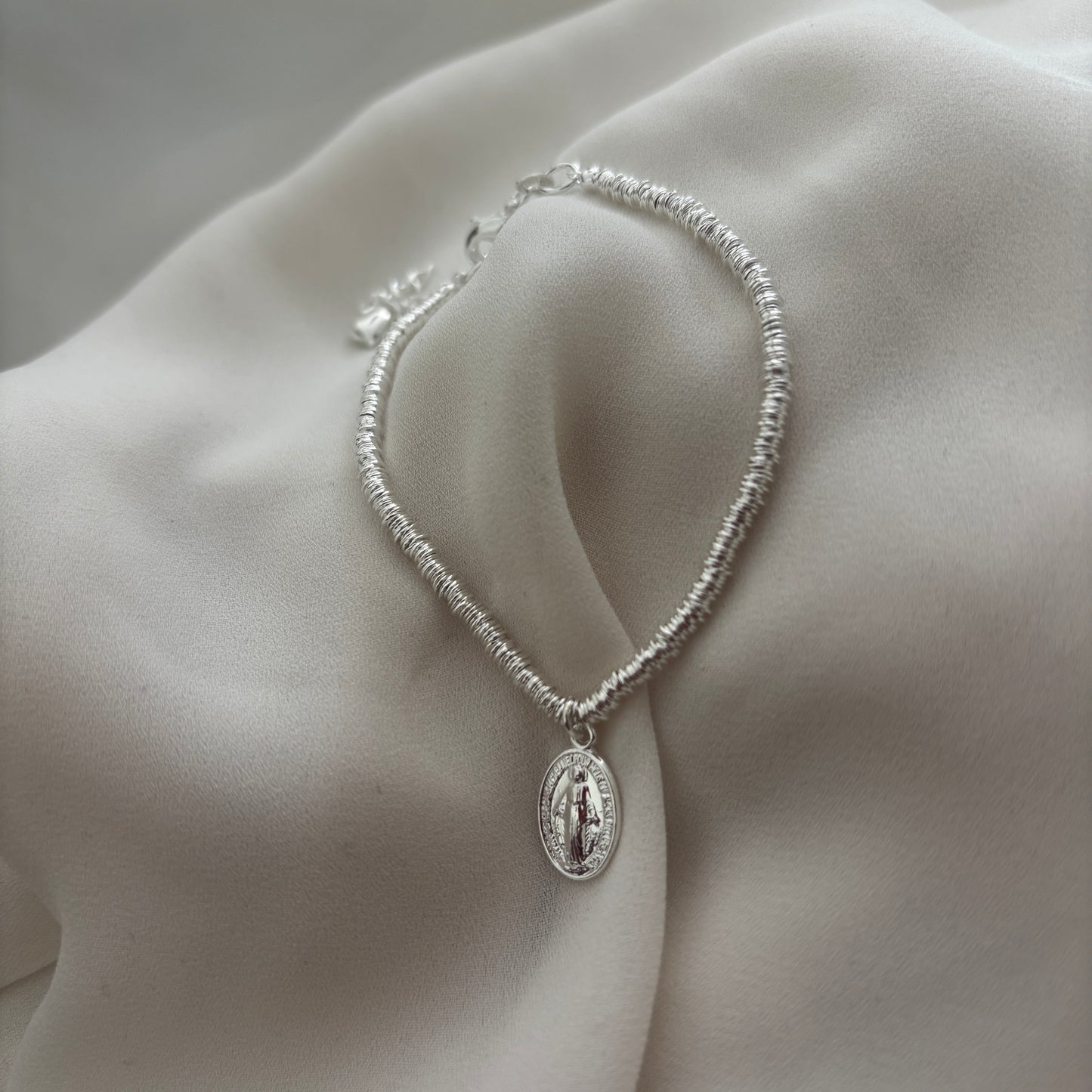 PULSERA VIRGEN DE LOS RAYOS - BAÑADO EN PLATA