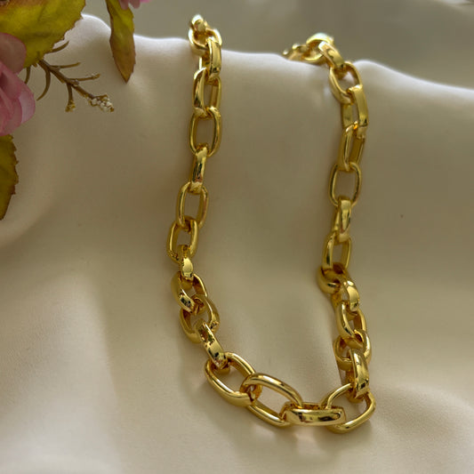 COLLAR CÉLINE - BAÑADO EN ORO