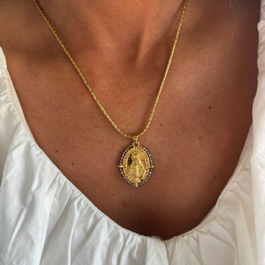 COLLAR VIRGEN DE LOS RAYOS - BAÑADO EN ORO
