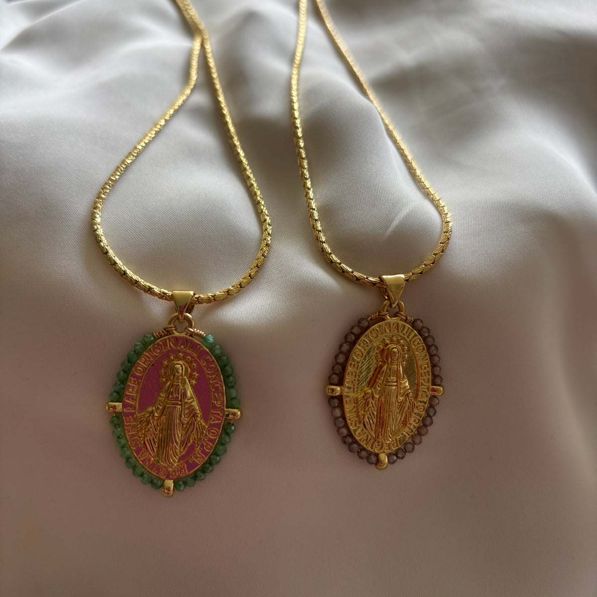 COLLAR VIRGEN DE LOS RAYOS - BAÑADO EN ORO