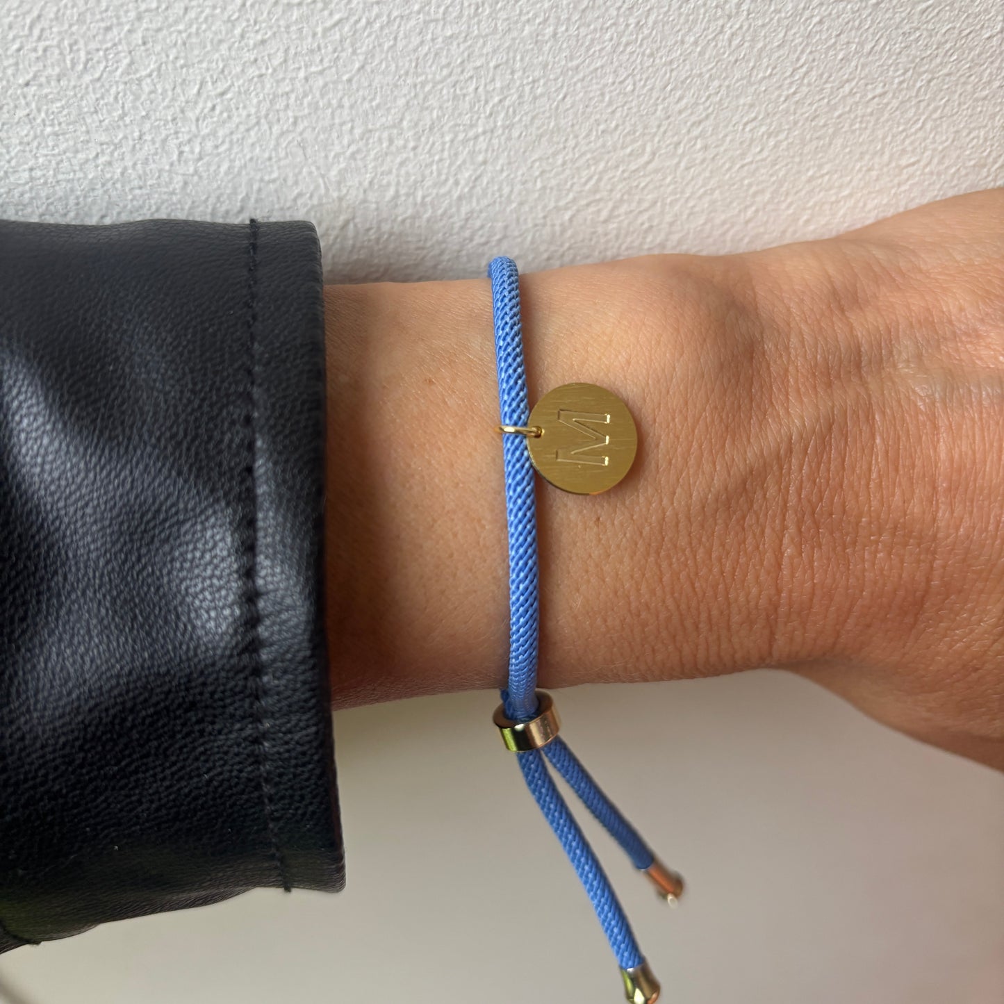 PULSERA COLORS LETRA - BAÑADO EN ORO