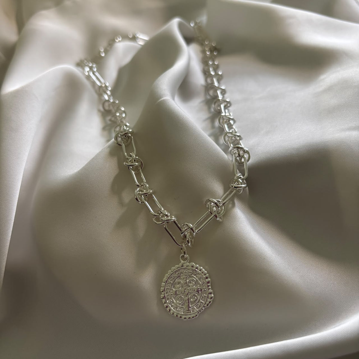 COLLAR SAN BENITO - BAÑADO EN PLATA
