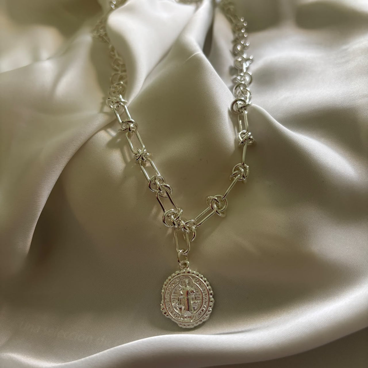 COLLAR SAN BENITO - BAÑADO EN PLATA