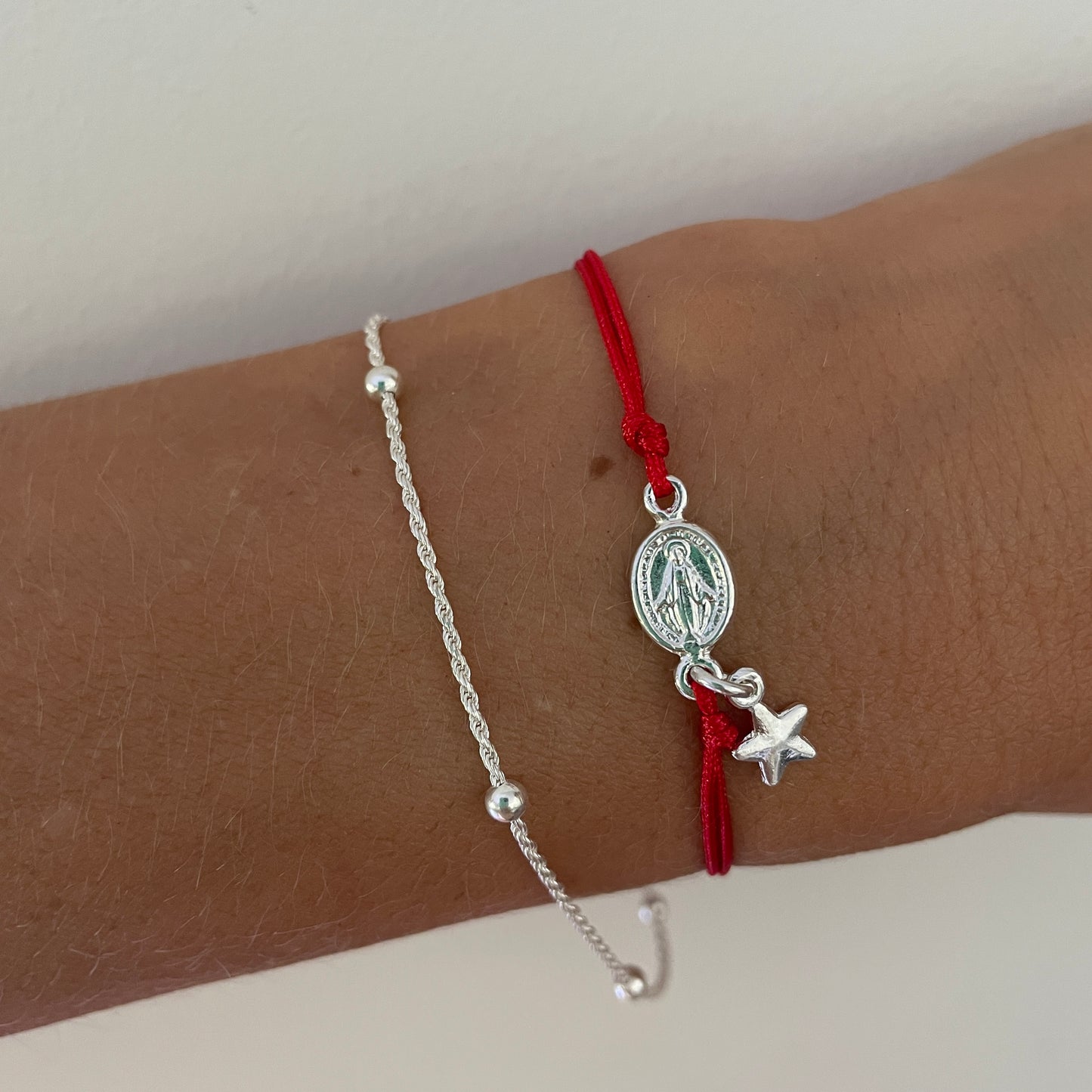 PULSERA HILO VIRGEN Y ESTRELLA GUIA  - PLATA